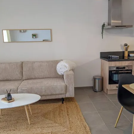 Apartment Charmant T2 Dans Neuve
