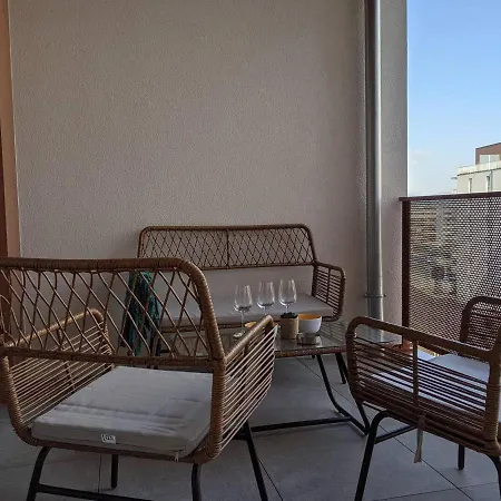 Apartment Charmant T2 Dans Neuve