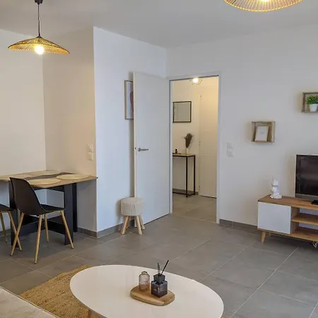 Apartment Charmant T2 Dans Neuve