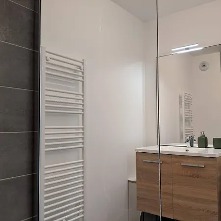Apartment Charmant T2 Dans Neuve *